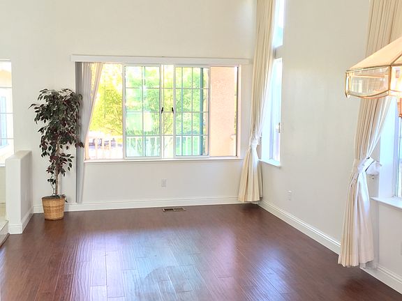 3rd image of 652 Antiquity Dr