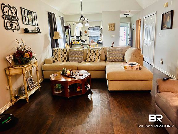 2nd image of 2050 Laurel Oak Ct