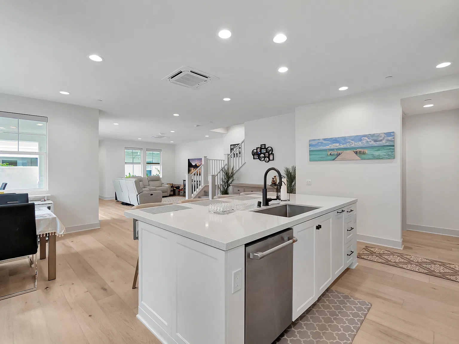 3 bed, 3.5 bath, 2675 sqft, $9,500 — Photo 4