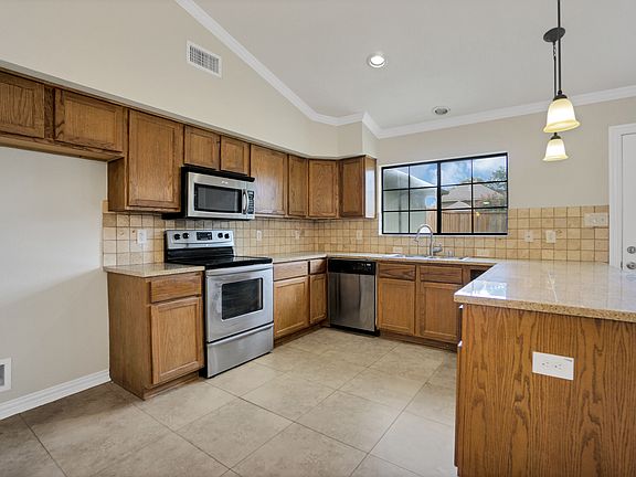 5th image of 6804 Beeman Dr