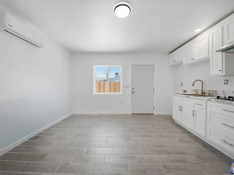 1077 Wozencraft St #3 — Photo 9
