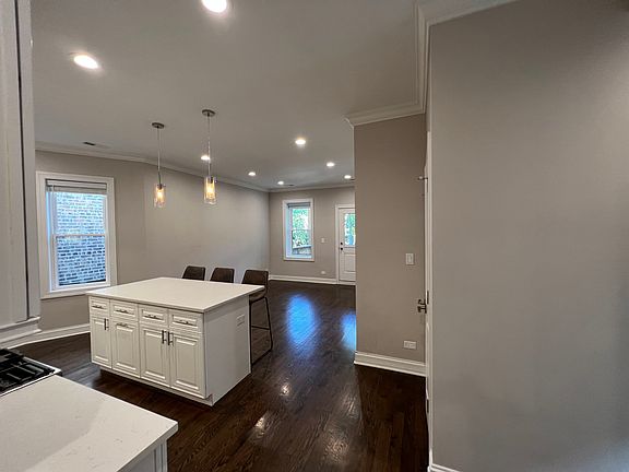 2nd image of 1744 W Winnemac Ave #27-J