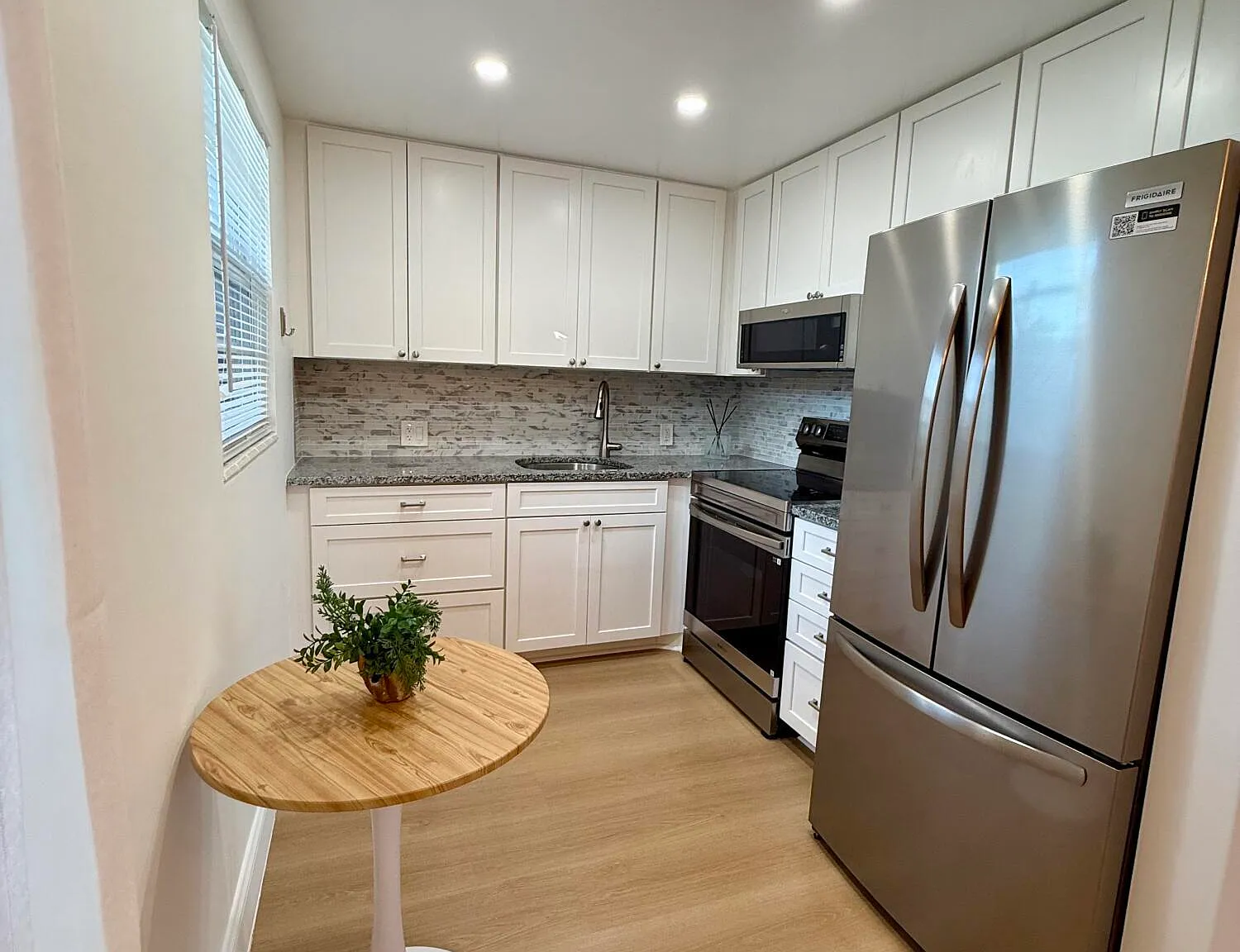 2 bed, 1.5 bath, 840 sqft, $1,700 — Photo 4
