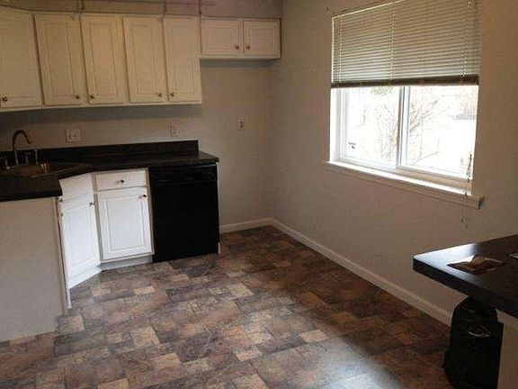 3rd image of 124A Foxberry Dr