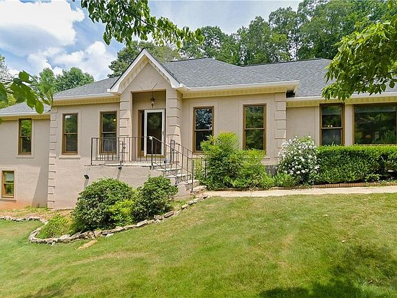 2nd image of 831 Pinehurst Dr