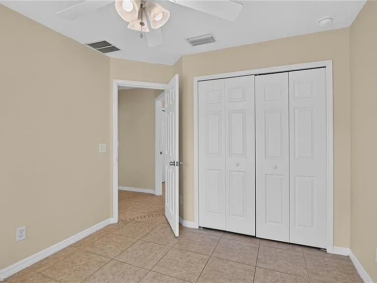 523 SE 25th Ln — Photo 28