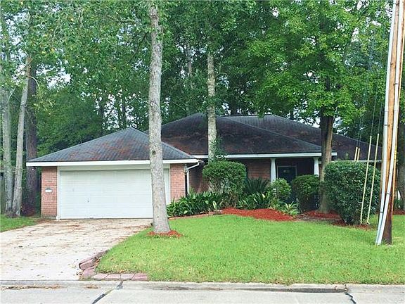 3rd image of 704 N Pearl Dr