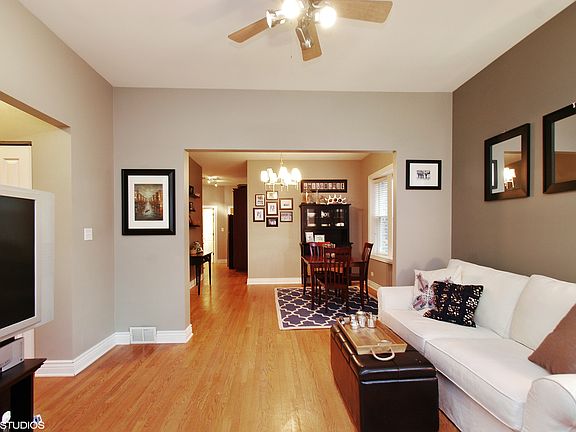 3rd image of 3705 N Lakewood Ave APT 1F