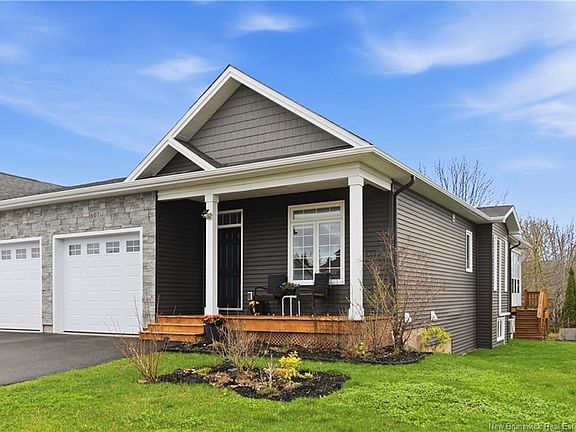 3rd image of 607 Royal Oaks Blvd
