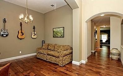 5th image of 2211 Sandra Dr