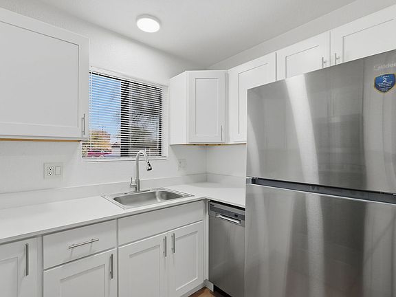 4th image of 317 N Vine Ave #283