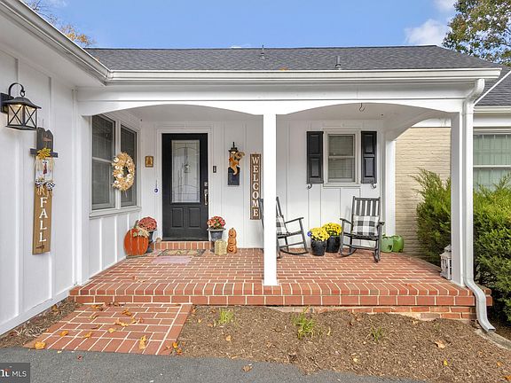 2nd image of 3712 Camelot Dr