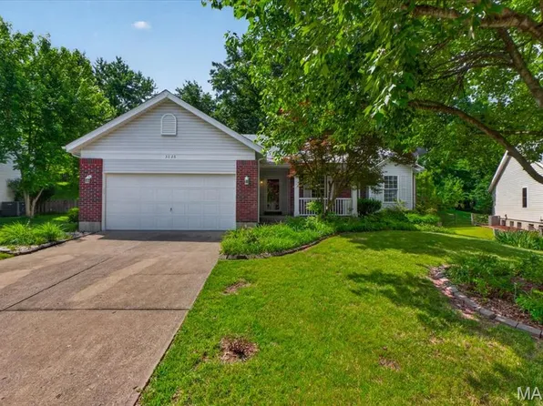 3026 Meadow Wood Dr, Saint Charles, MO 63303