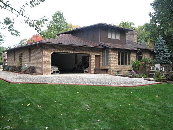 5th image of 461 Victoria Park Dr