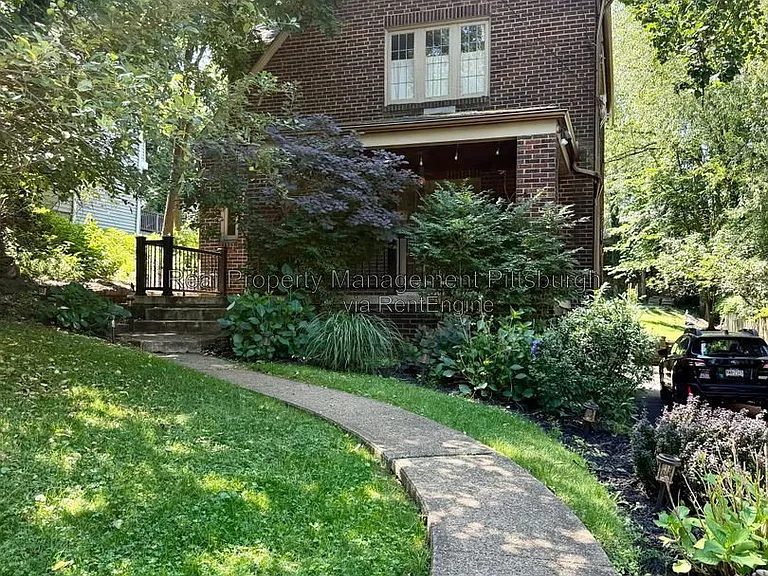 152 Gordon St — Photo 1