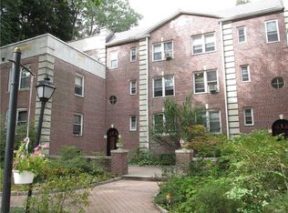 848 Palmer Rd APT 2D, Bronxville, NY 10708