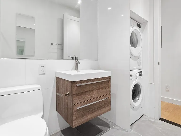 503 W 22nd St #3W — Photo 9