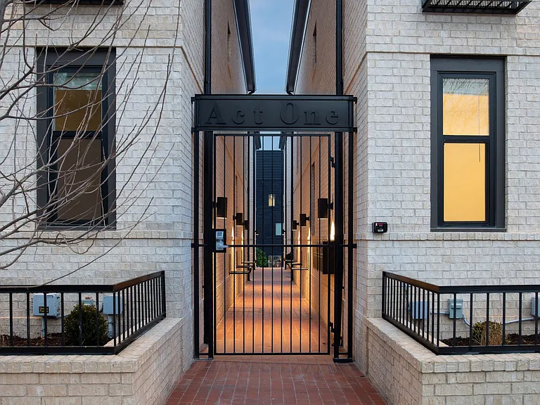 117 N School Ave #2 — Photo 4