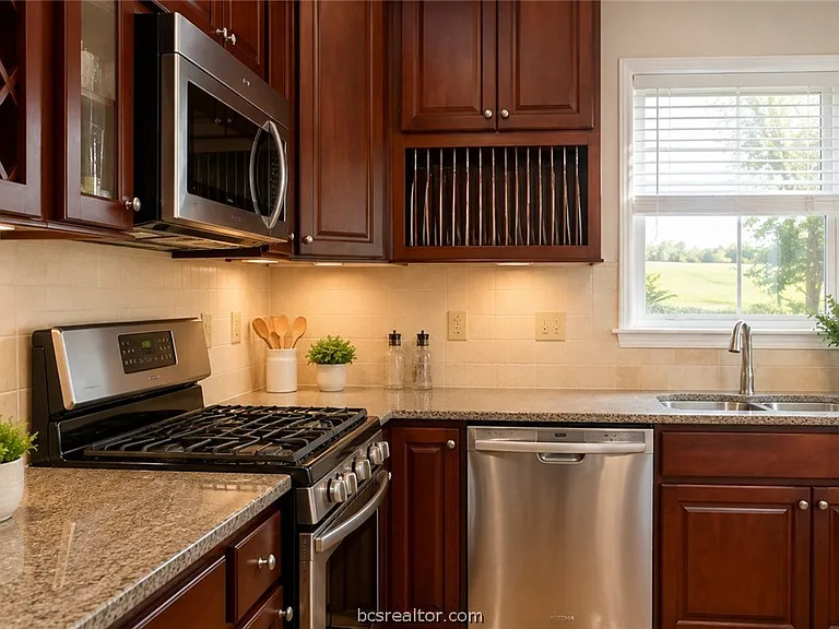 4660B Raymond Stotzer Pkwy — Photo 3