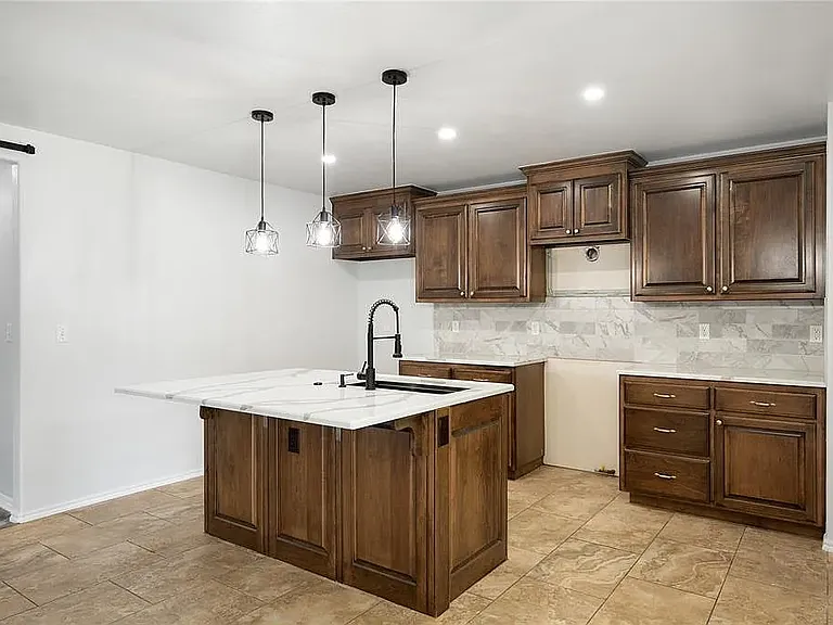 1423 NW 98th St — Photo 33