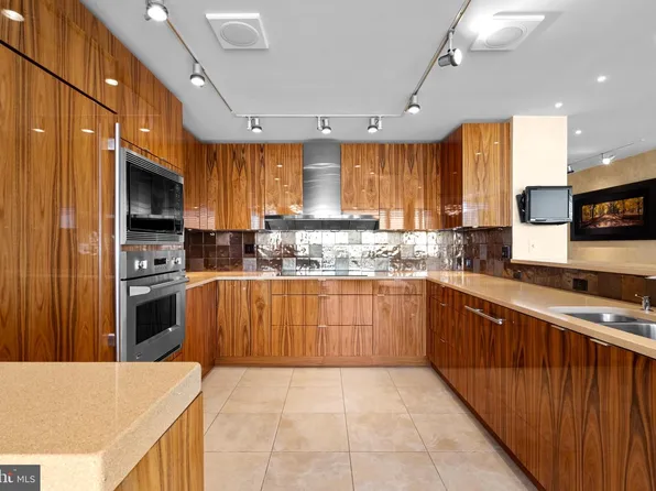 233 S 6th St APT 2009, Philadelphia, PA 19106