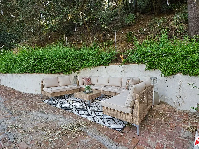 8718 Crescent Dr — Photo 4