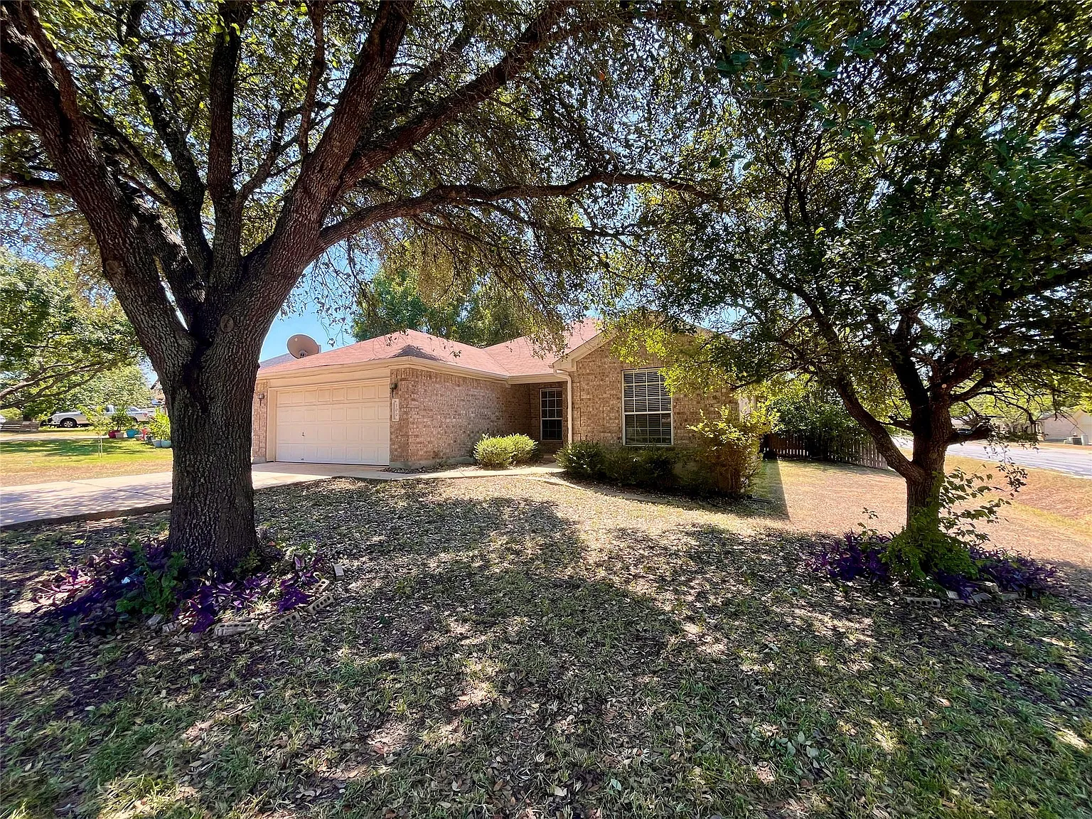 4 bed, 2.0 bath, 2238 sqft, $1,995 — Photo 1
