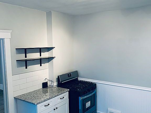 2nd image of 1618 Lakewood Ave APT 4
