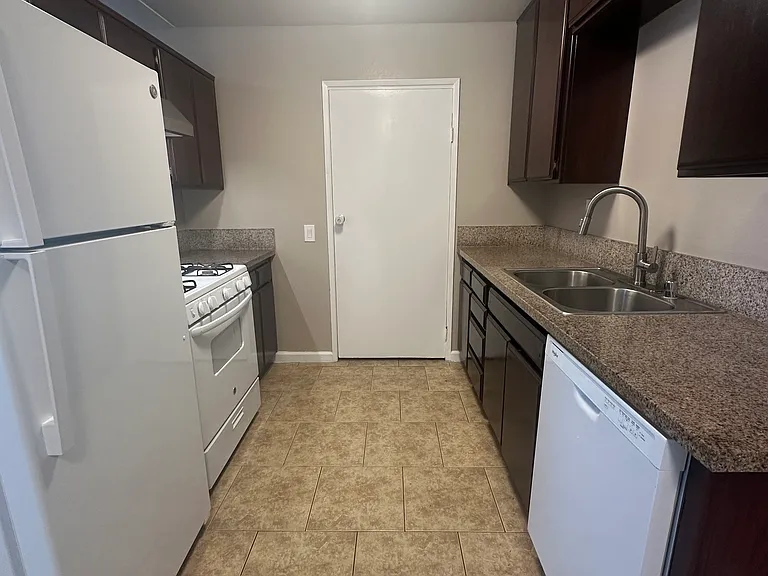 16645 Valencia Ave #2A — Photo 5