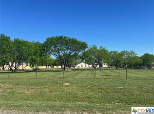 541 Rawhide Rd, Seguin, TX 78155