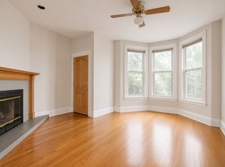 1217 W George St #1F, Chicago, IL 60657