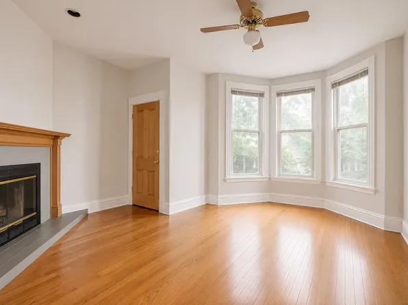 1217 W George St #1F, Chicago, IL 60657