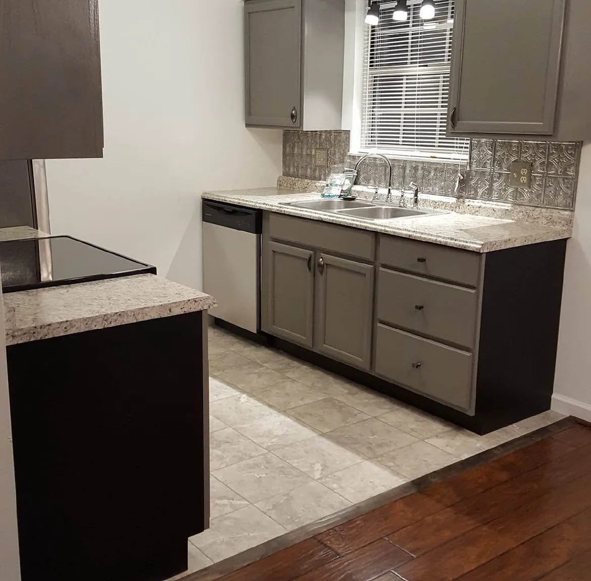 E 13th St, Belle — Photo 1