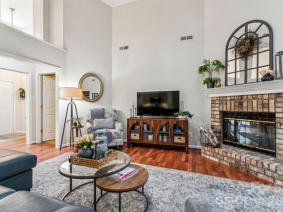 5th image of 111 Misty Pond Ct