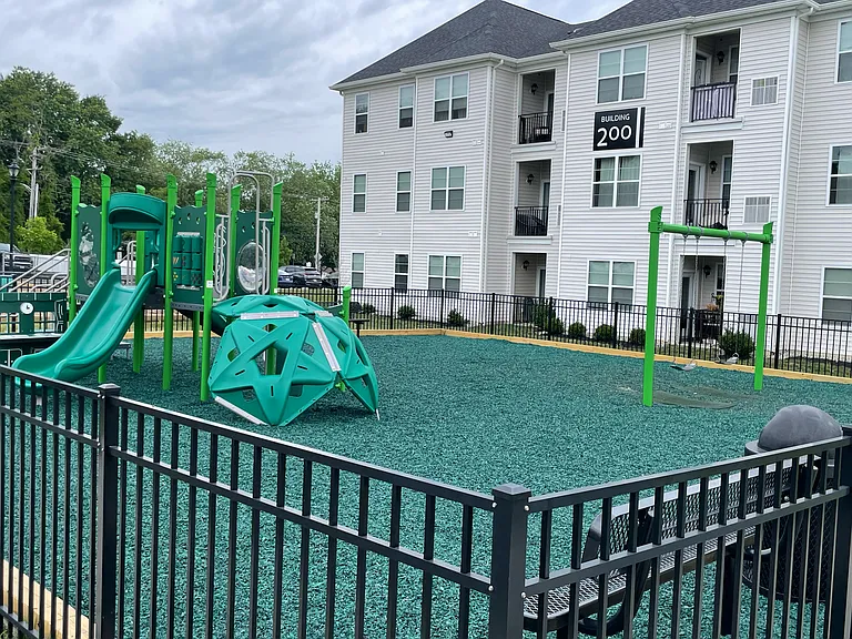 The Paragon Apartments — Photo 3