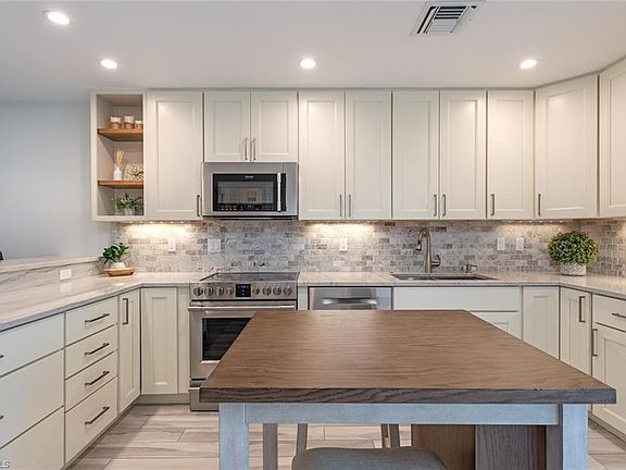 2nd image of 1417 Chesapeake AVE #202