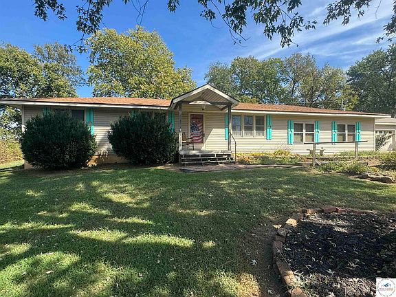3rd image of 3960 Suburban Ln