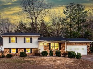 8300 Oak Dr, Newburgh, IN 47630