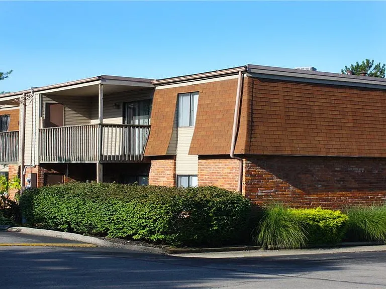 East Pointe Apartments — Photo 6