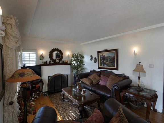 4th image of 527 S Evergreen Dr