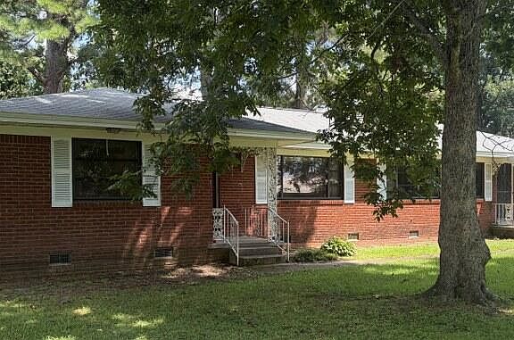 3rd image of 122 Pecan Ave