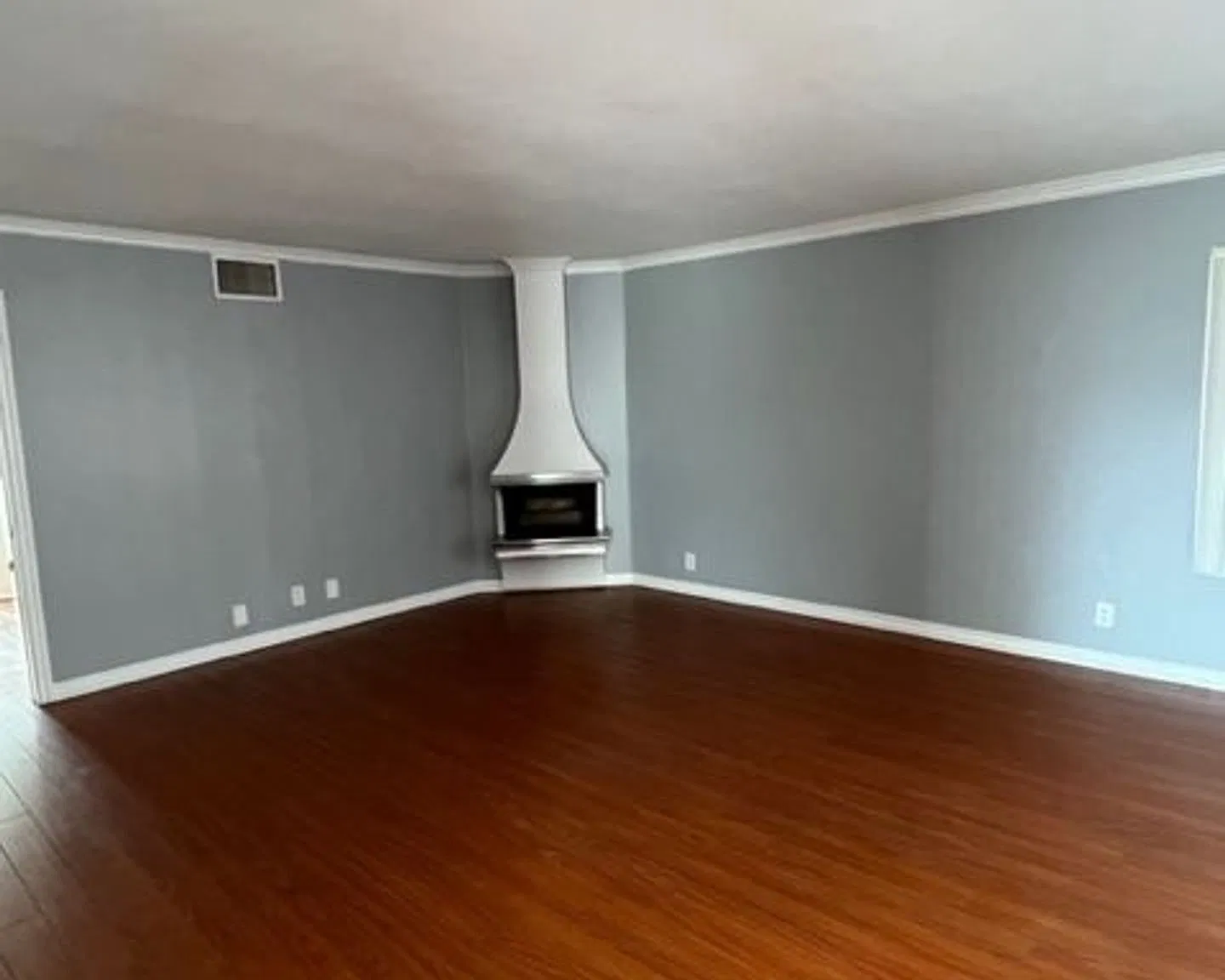 Village Court Apartments — Photo 1