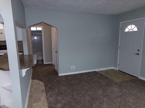 4th image of 921 W 5th Street