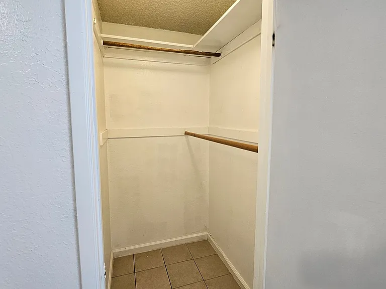 21398 Baldwin Ln — Photo 12