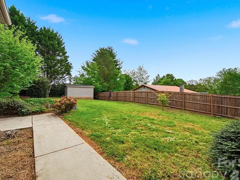 160 Reese Loop — Photo 15