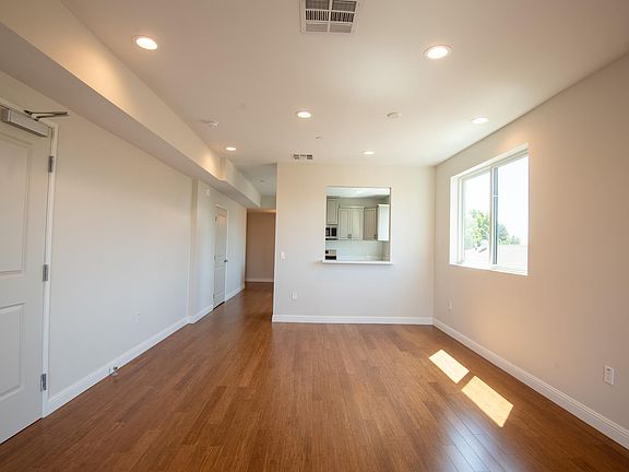 5th image of 1452 S Bedford St #2100