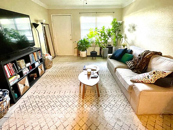 2nd image of 5221 Bayshore Blvd APT 25