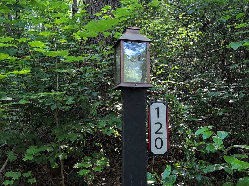 2nd image of 120 Mission Ridge Rd