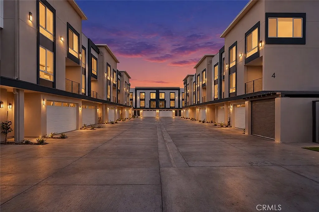 3 bed, 2.5 bath, 1325 sqft, $3,200 — Photo 2