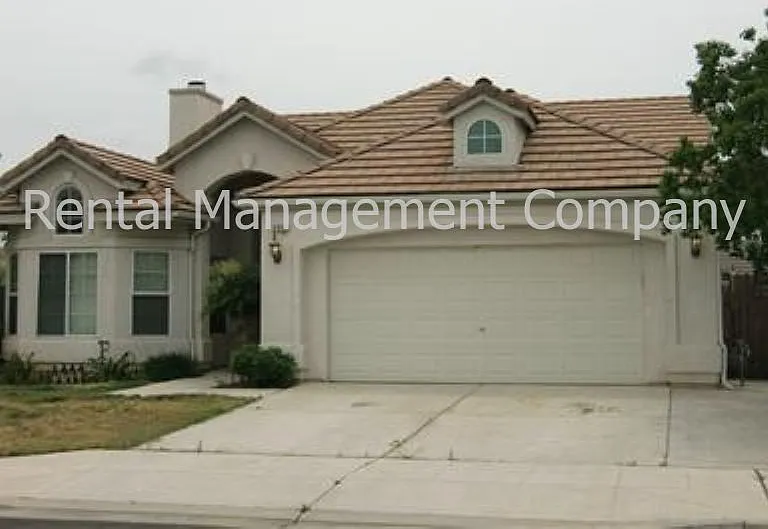 2955 E De Young Dr — Photo 1